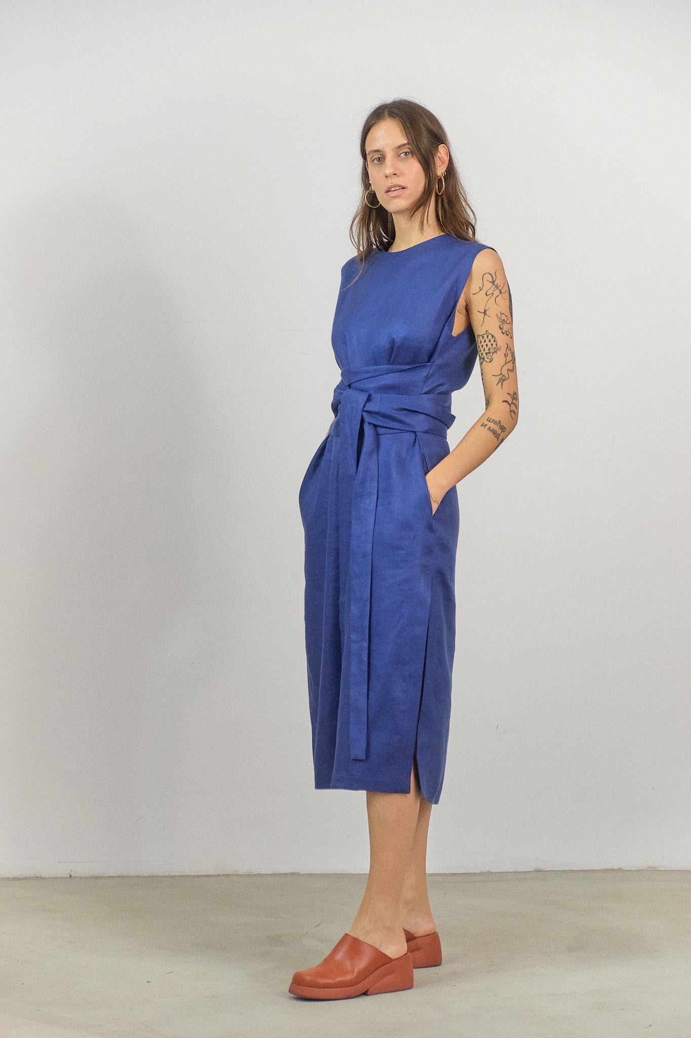 AB06 - Blue Linen Sleek Straight-Line Dress – capsule301